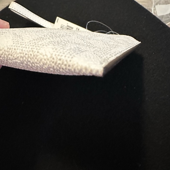 Mk logo zip clutch/wristlet nwt with bonus gift - Picture 4 of 6